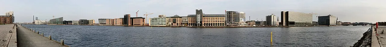 Panorama van Kopenhagen, gezien vanaf Islands Brygge.